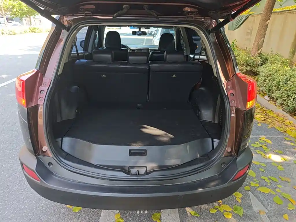 Toyota RAV4 2015 — фото 19