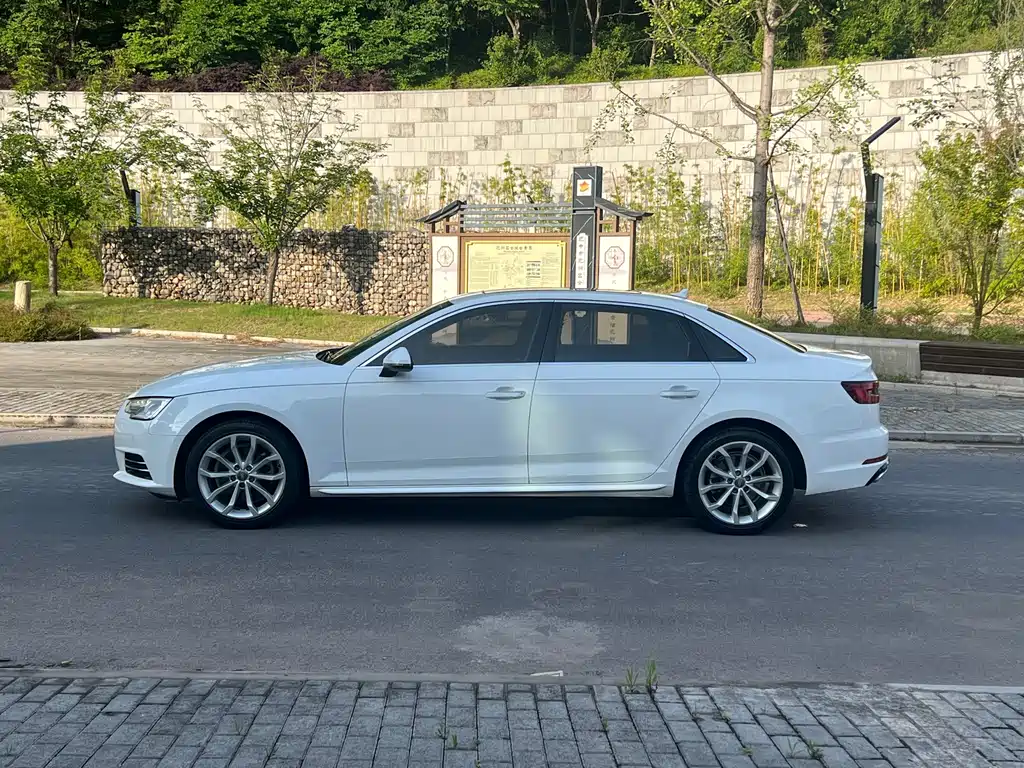 Audi A4L 2018 — фото 3
