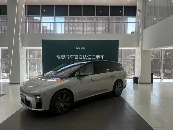 Li Auto i8 2025