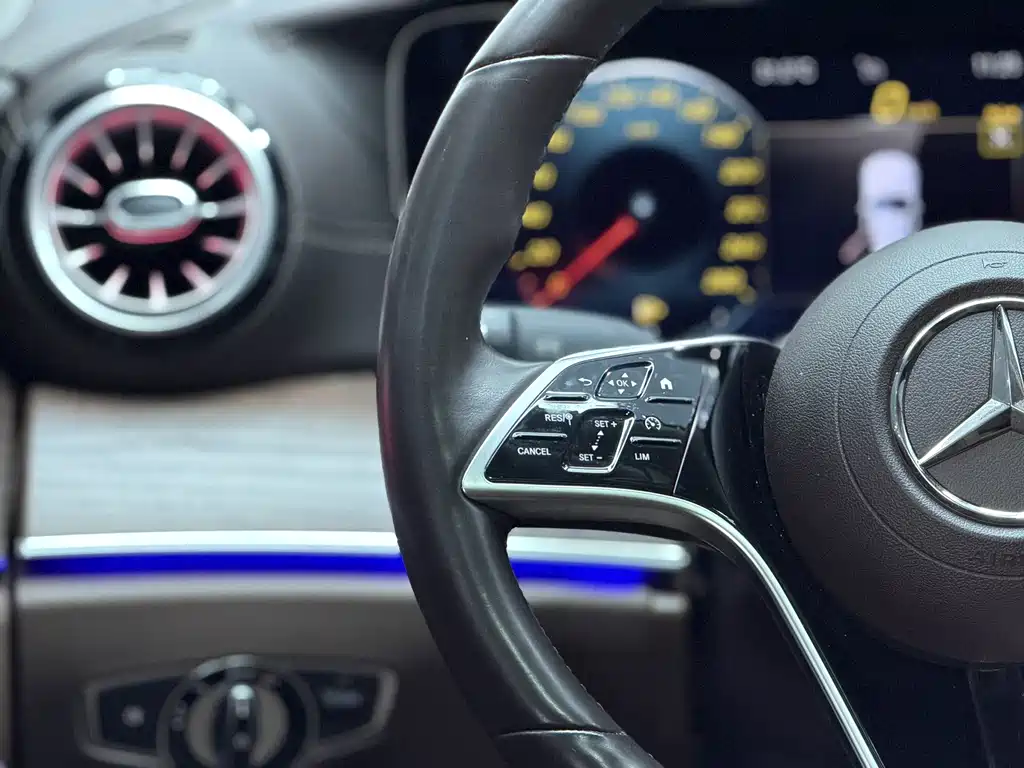 Mercedes-Benz E-Class 2022 — фото 11