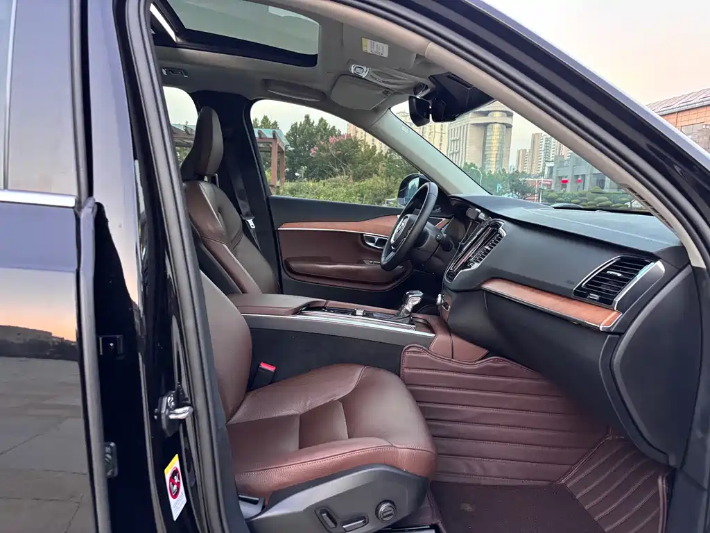 Volvo XC90 2019 — фото 15