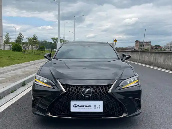 Lexus ES 2022
