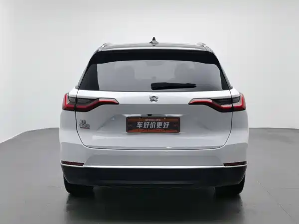 NIO ES8 2021