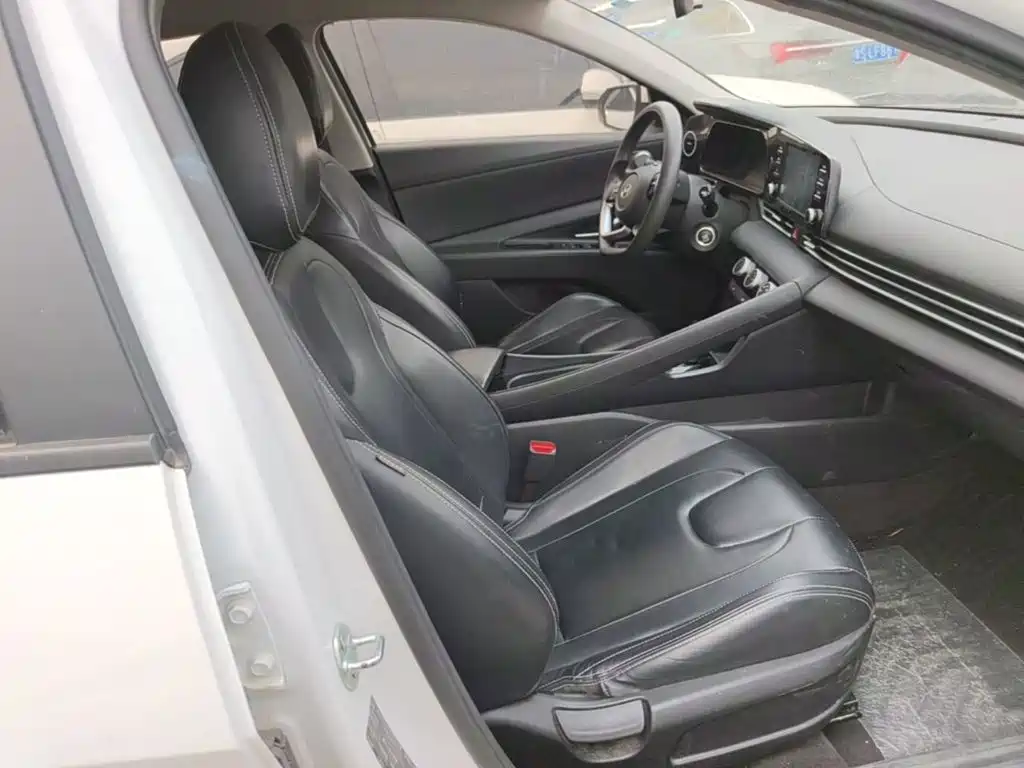 Hyundai Elantra 2023 — фото 20
