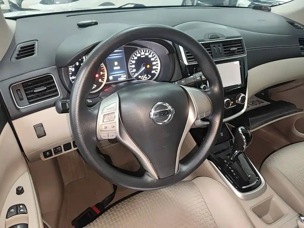 Nissan Tiida 2016 — фото 11