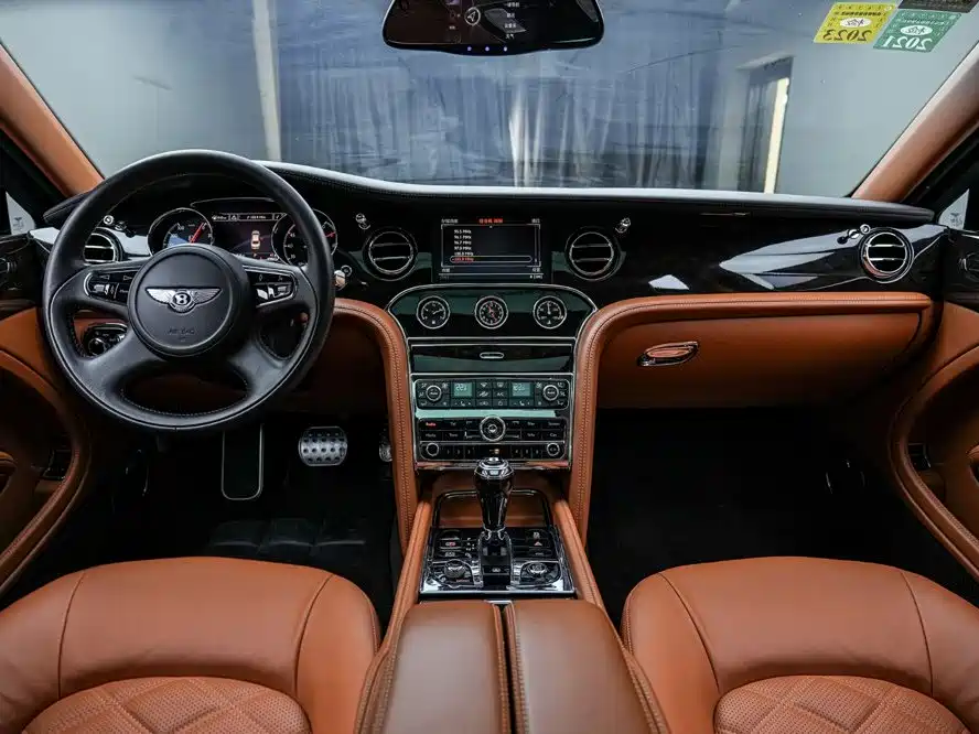 Bentley Mulsanne 2015 — фото 10