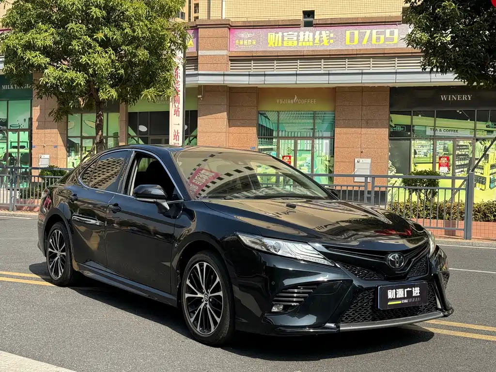 Toyota Camry 2019 — фото 3