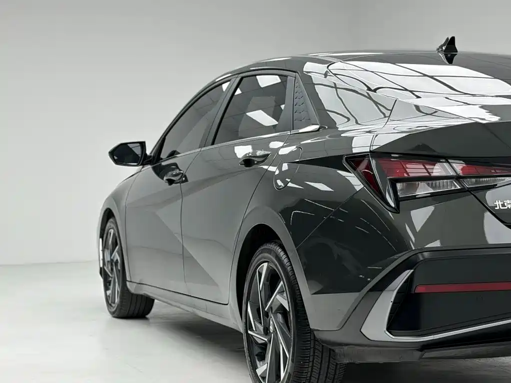 Hyundai Elantra 2023 — фото 10