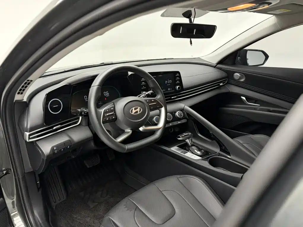 Hyundai Elantra 2023 — фото 15