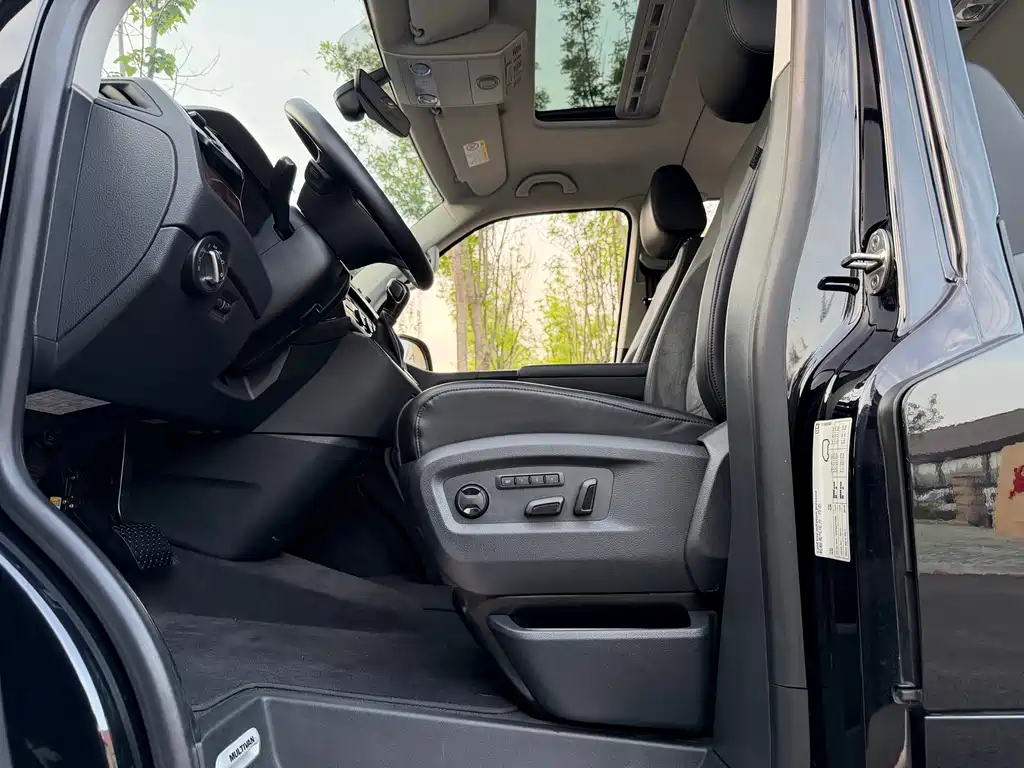 Volkswagen Multivan 2018 — фото 16