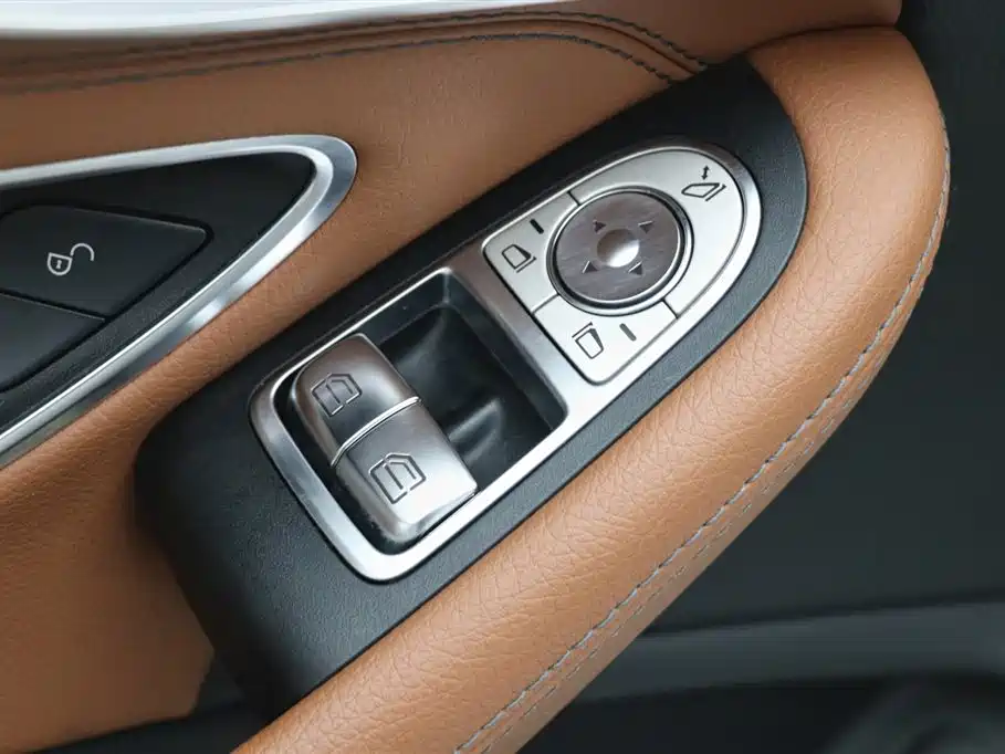 Mercedes-Benz C-Class 2019 — фото 12