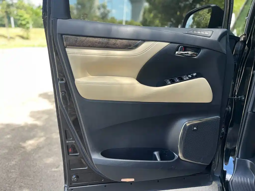 Toyota Vellfire 2021 — фото 13