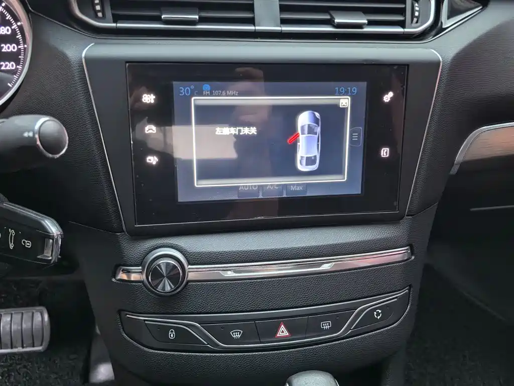 Peugeot 408 2015 — фото 14