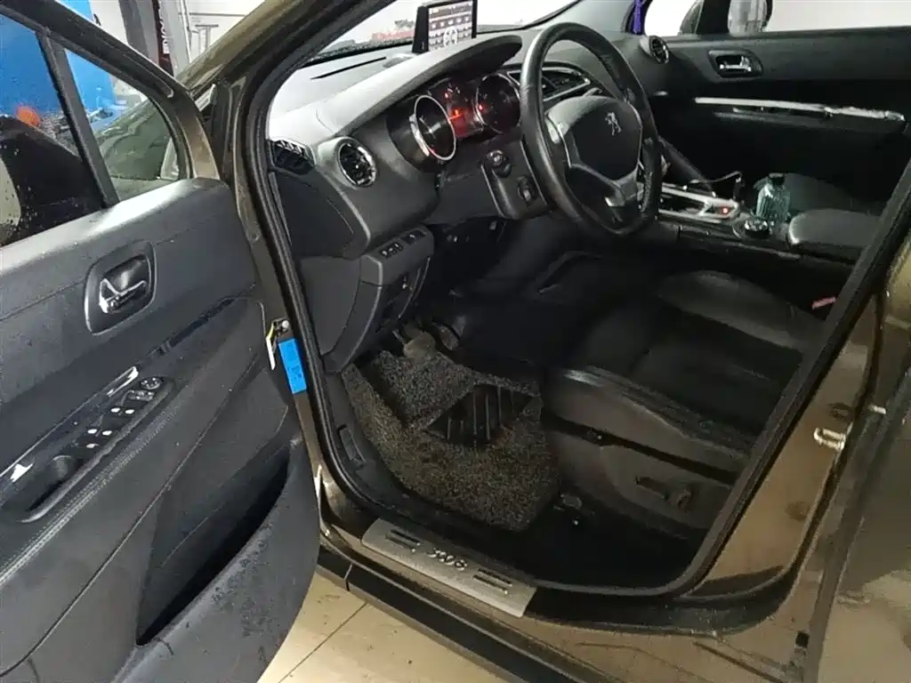 Peugeot 3008 2015 — фото 16