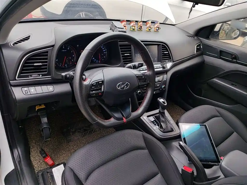 Hyundai Elantra 2019 — фото 10