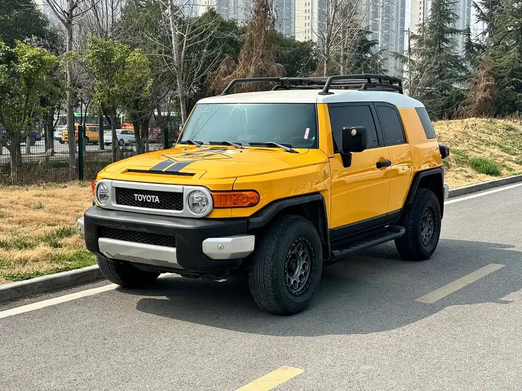 Toyota FJ Cruiser 2020 — фото 1