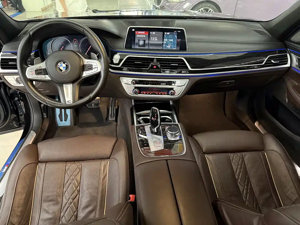BMW 7 Series 2018 — фото 7