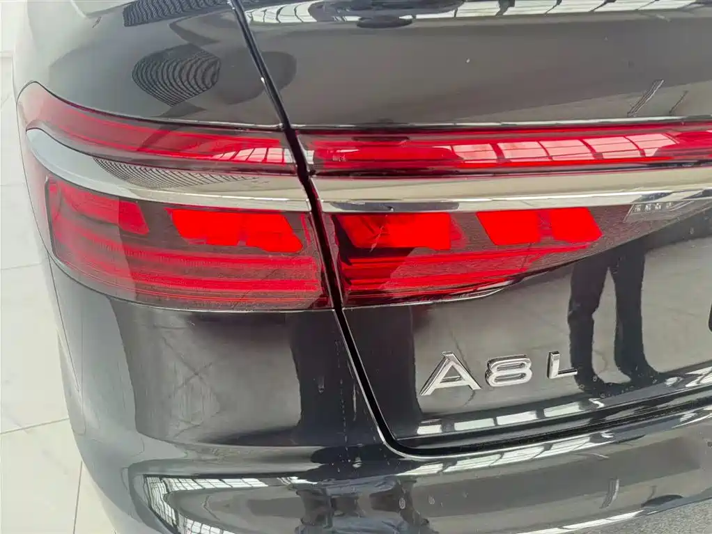 Audi A8 2021 — фото 19