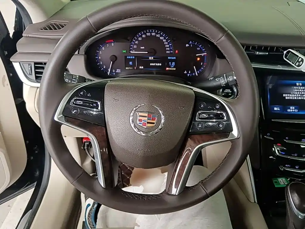 Cadillac XTS 2015 — фото 11
