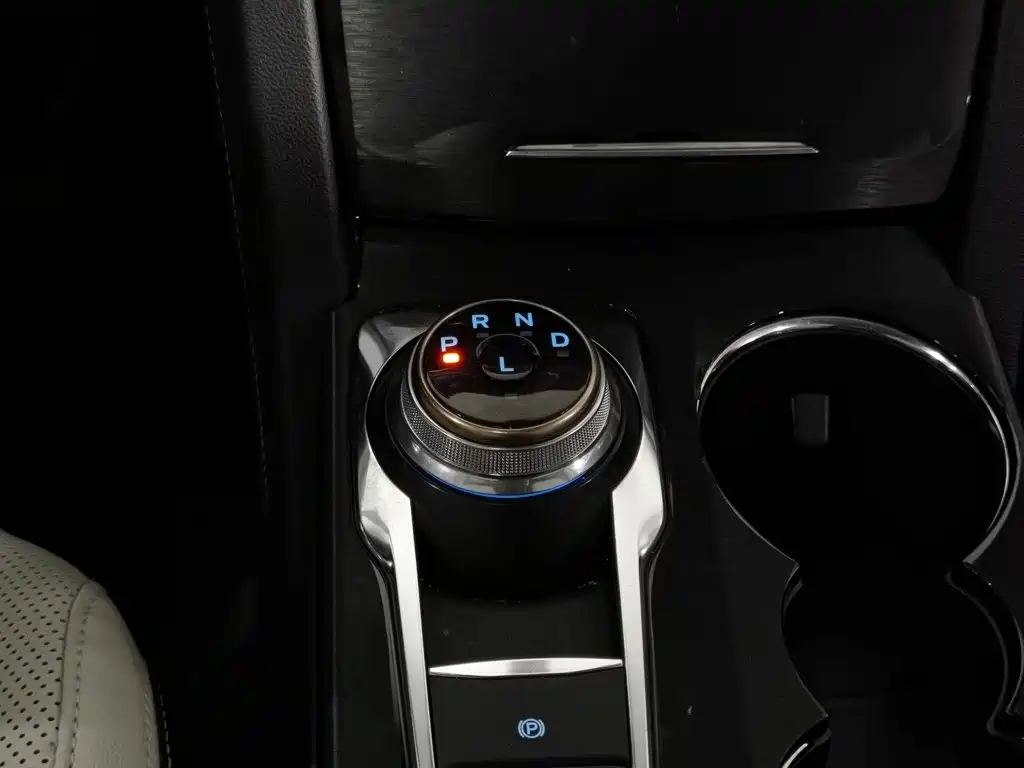 Ford Escape 2021 — фото 13