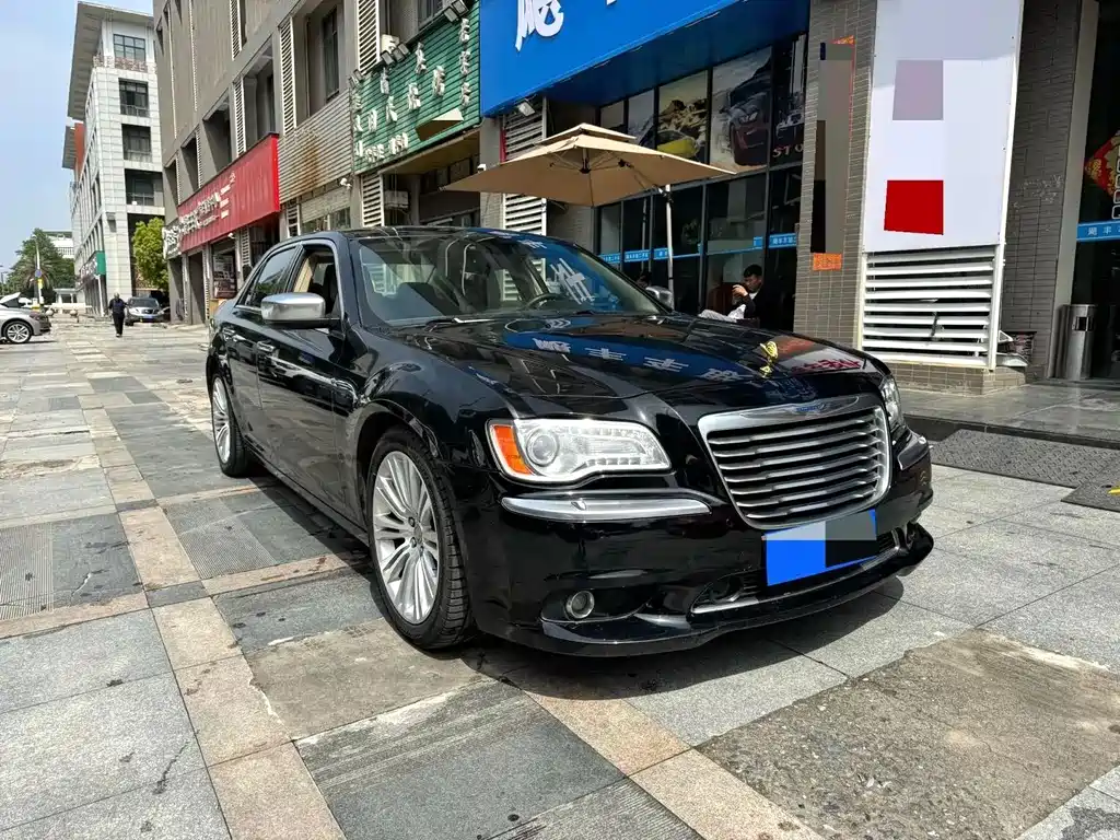 Chrysler 300C 2014 — фото 3