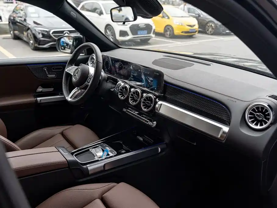 Mercedes-Benz GLB 2025 — фото 12