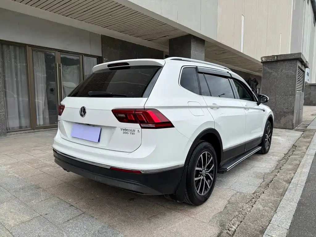 Volkswagen Tiguan L 2017 — фото 8