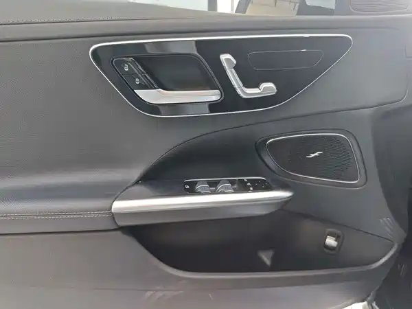 Mercedes-Benz C-Class 2024
