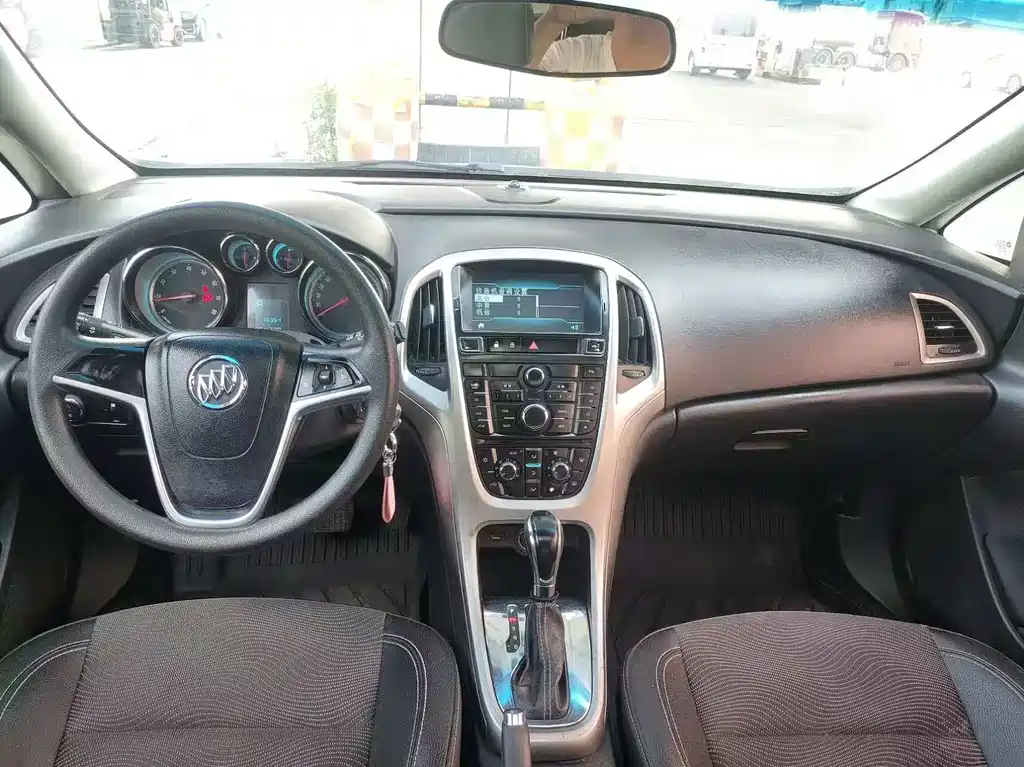 Buick Excelle 2015 — фото 16
