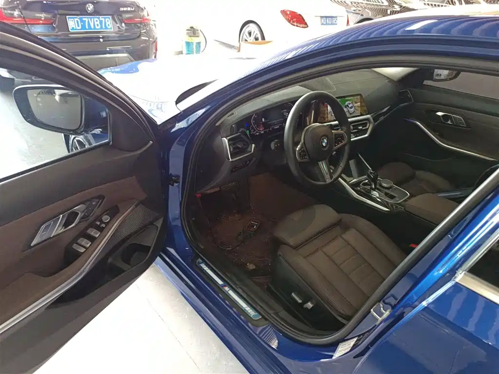 BMW 3 Series 2019 — фото 16