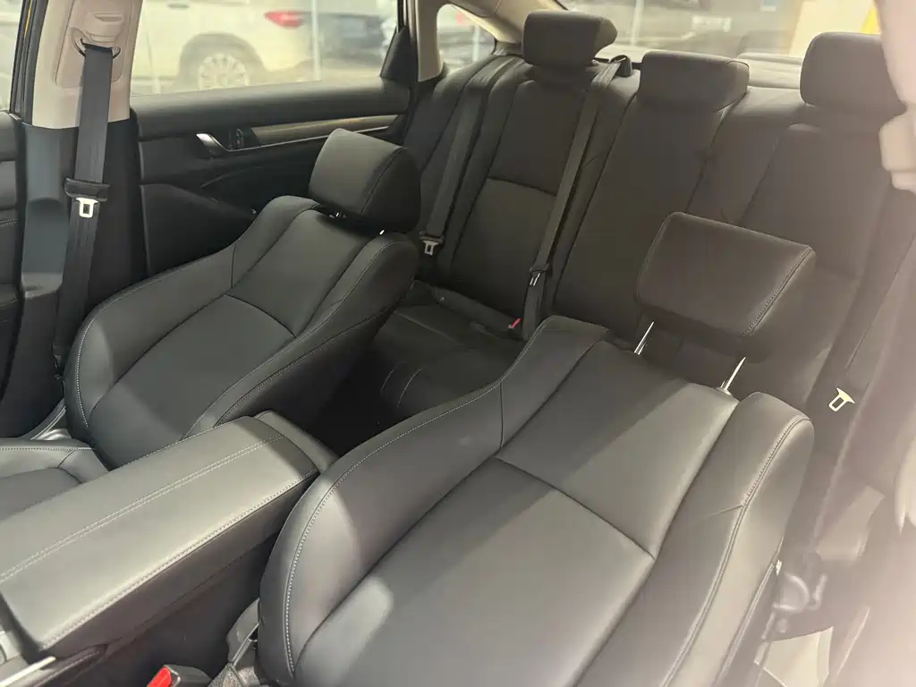 Honda Accord 2022 — фото 15
