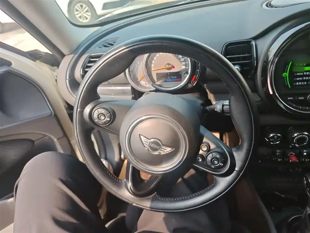 MINI Clubman 2018 — фото 11