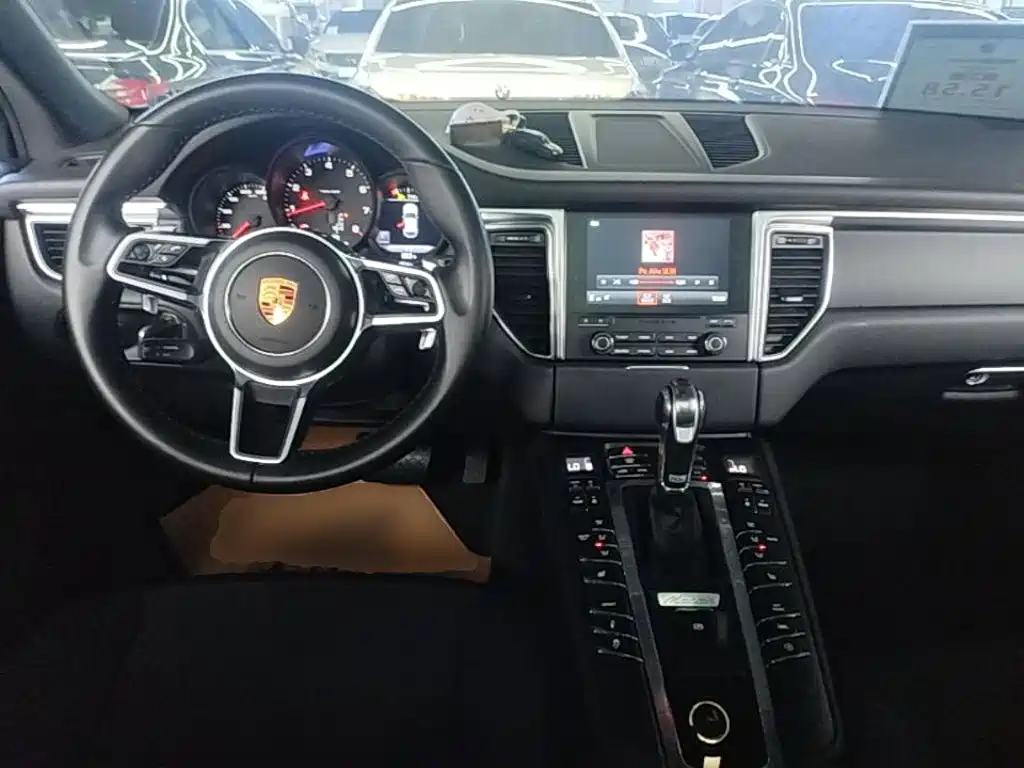 Porsche Macan 2017 — фото 10