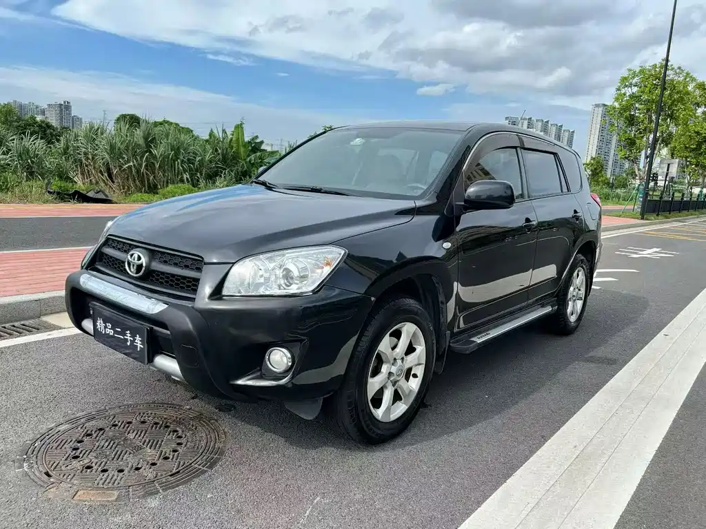 Toyota RAV4 2013 — фото 1