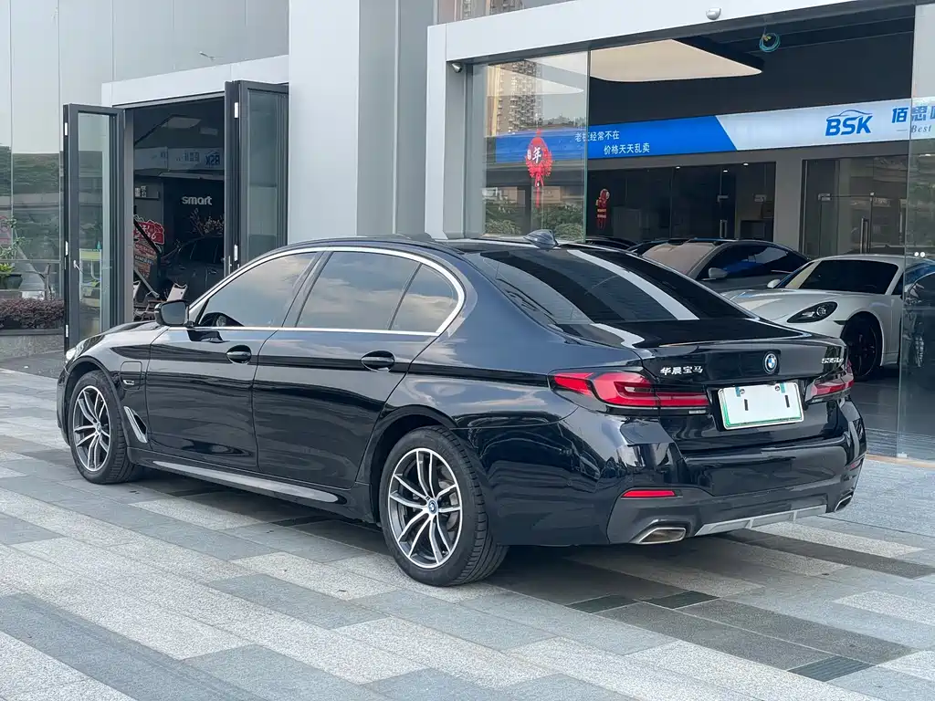 BMW 5 Series New Energy 2023 — фото 16