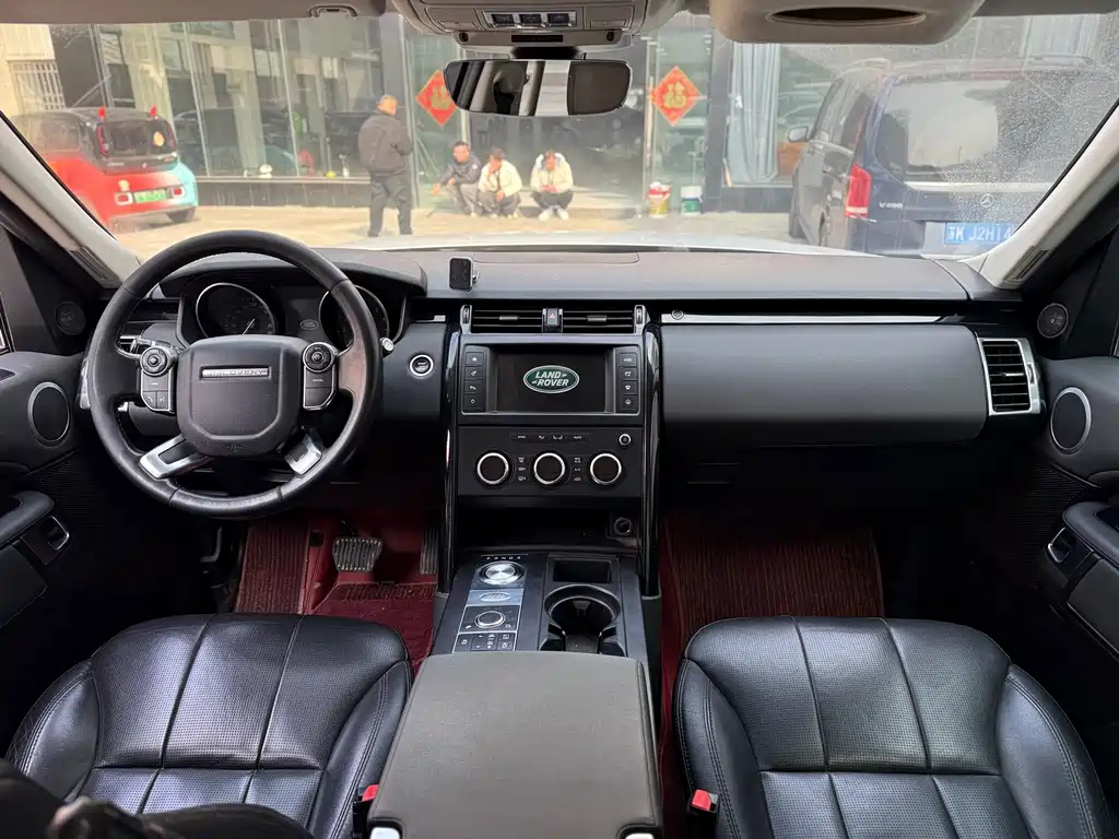 Land Rover Discovery 2018 — фото 13