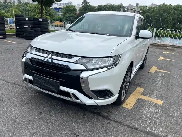 Mitsubishi Outlander 2023