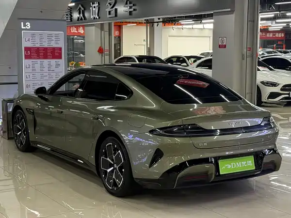 Xiaomi SU7 2025