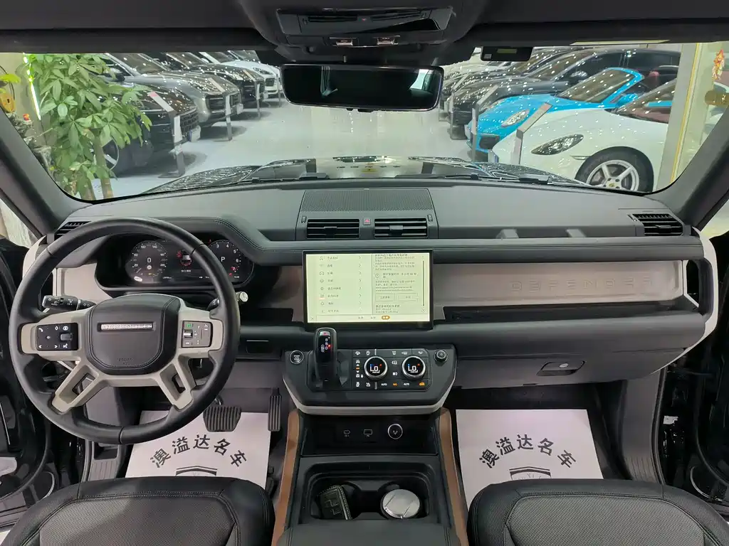 Land Rover Defender 2023 — фото 12