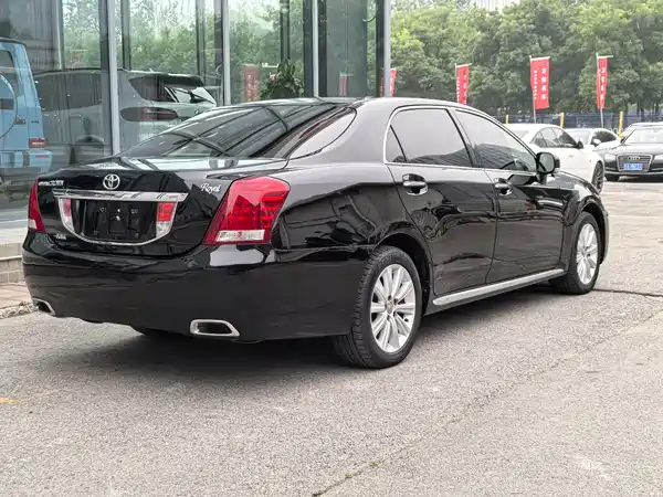 Toyota Crown 2010