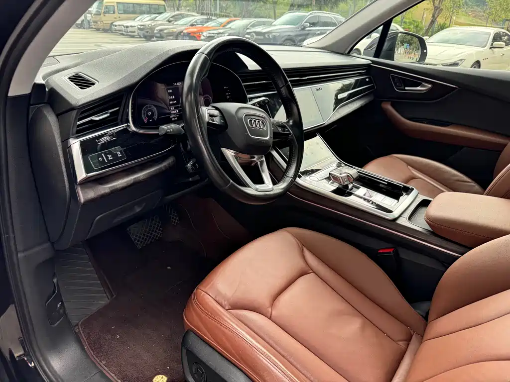 Audi Q7 2020 — фото 10