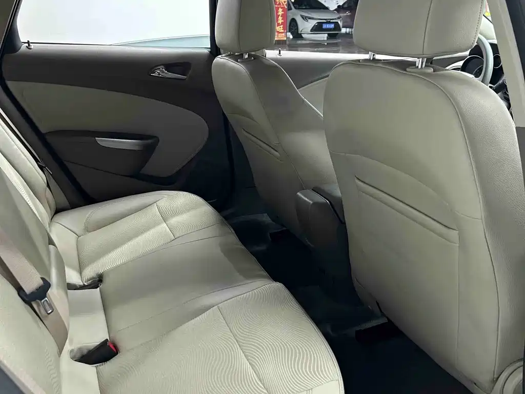 Buick Excelle 2013 — фото 10