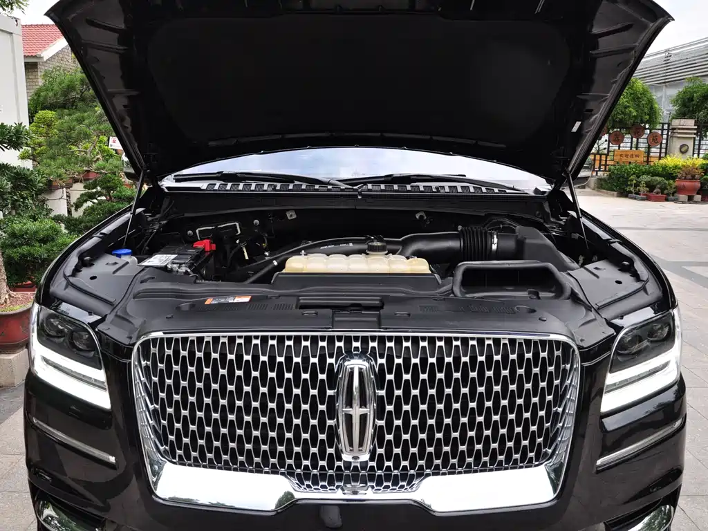 Lincoln Navigator 2018 — фото 17