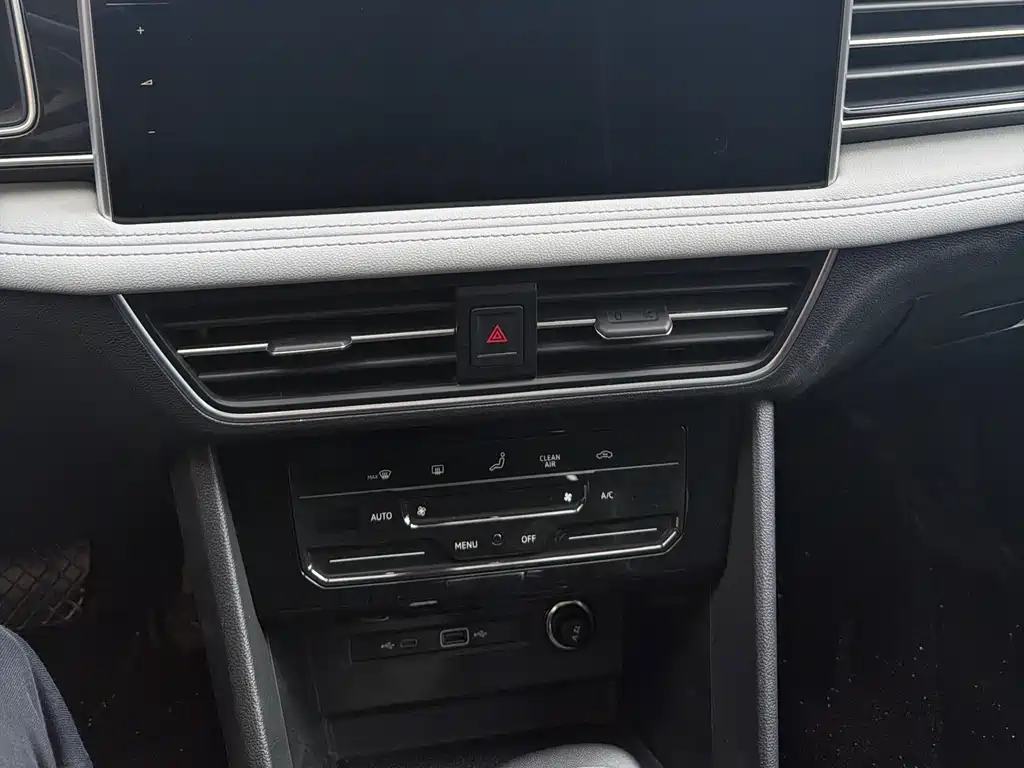 Volkswagen Tiguan L 2023 — фото 13