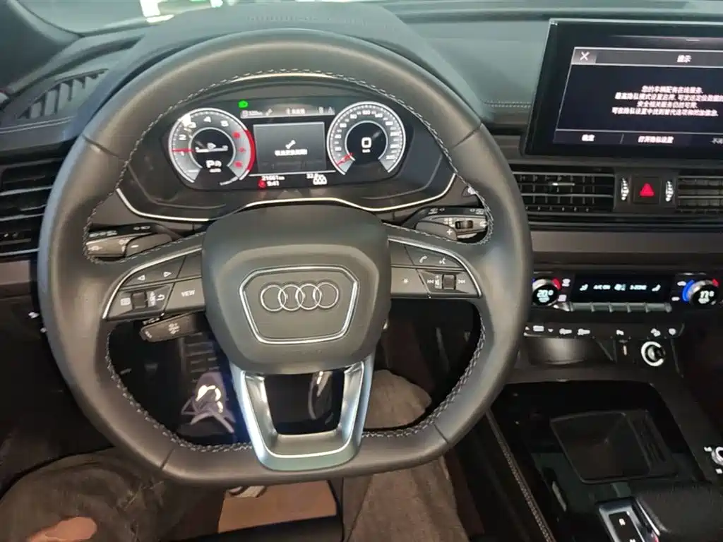 Audi Q5L 2024 — фото 11