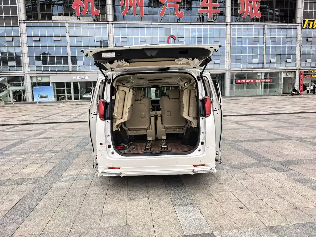 Toyota Alphard 2021 — фото 18