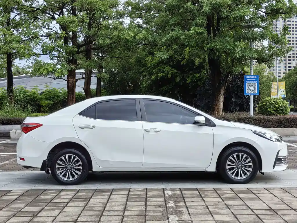 Toyota Corolla 2017 — фото 4