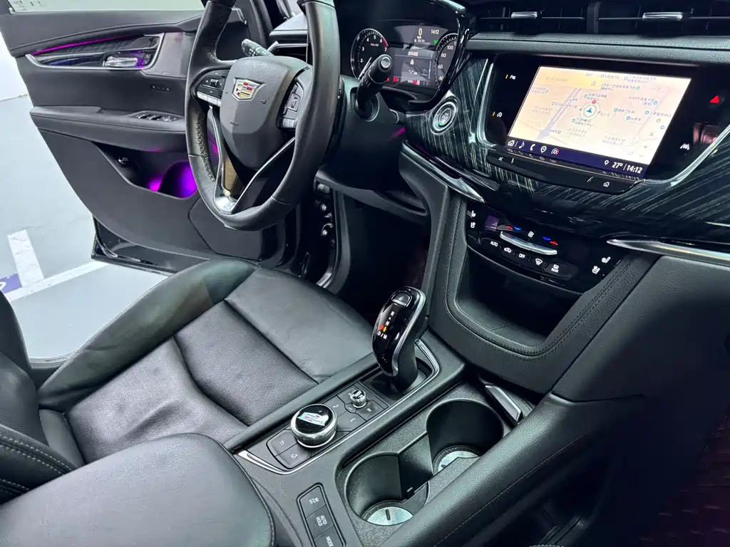 Cadillac XT6 2022 — фото 13