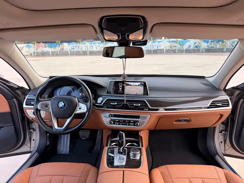 BMW 7 Series 2016 — фото 11