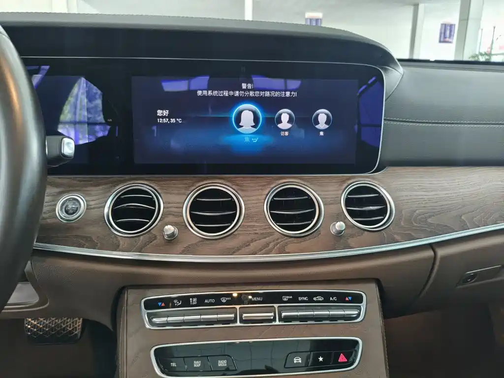 Mercedes-Benz E-Class 2023 — фото 13